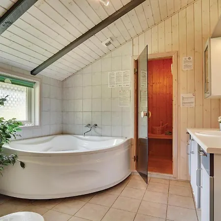 Amazing Home In Blavand With Sauna 度假居 布拉万德