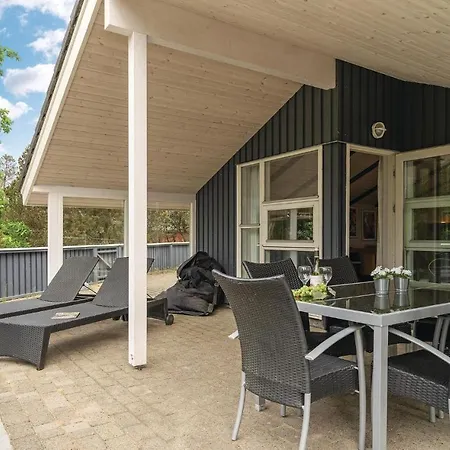 Amazing Home In Blavand With Sauna 布拉万德